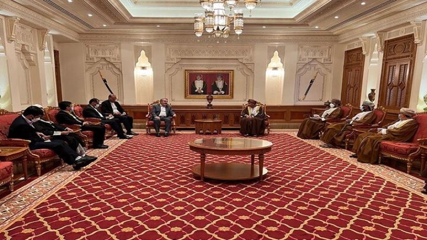 Iranpress: Iran, Oman emphasize expansion of economic relations
