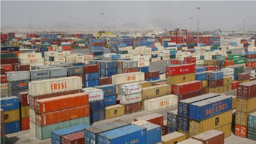 Iranpress: Iran attaches importance to boosting trading ties with neighbors