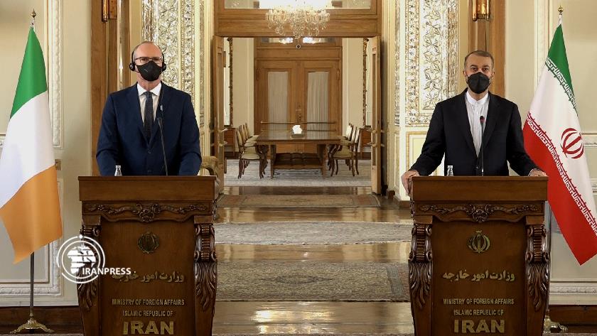 Iranpress: Iran continues talks to lift sanctions seriously: Iran