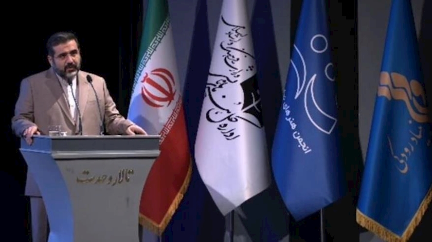 Iranpress: Culture Minister wants more promotion of theatre status