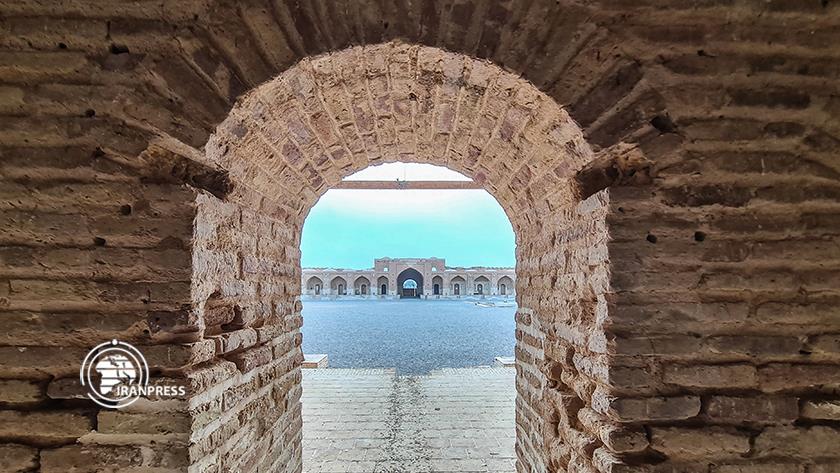 Iranpress: Deyre Gachin Caravanserai; beauty of Iranian historical architecture