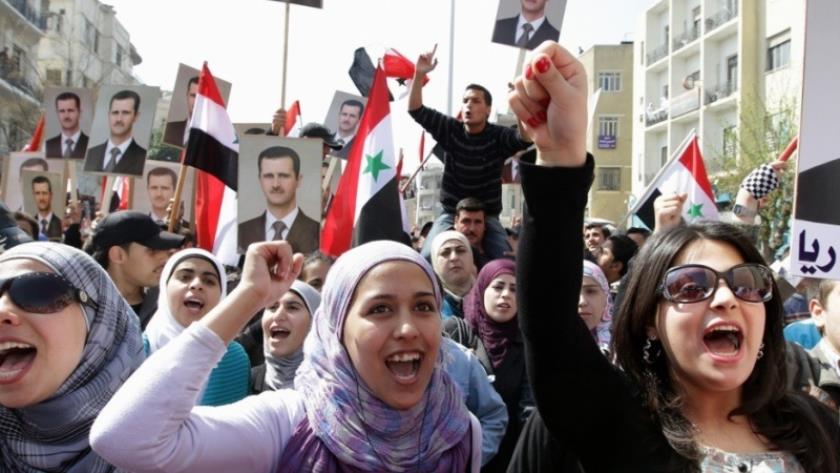 Iranpress: Syrian citizens prevent US convoy from entering Al-Qamishli