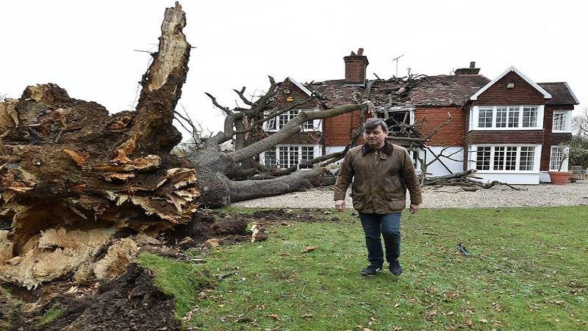 Iranpress: Storm Eunice leaves over 150,000 UK homes without power