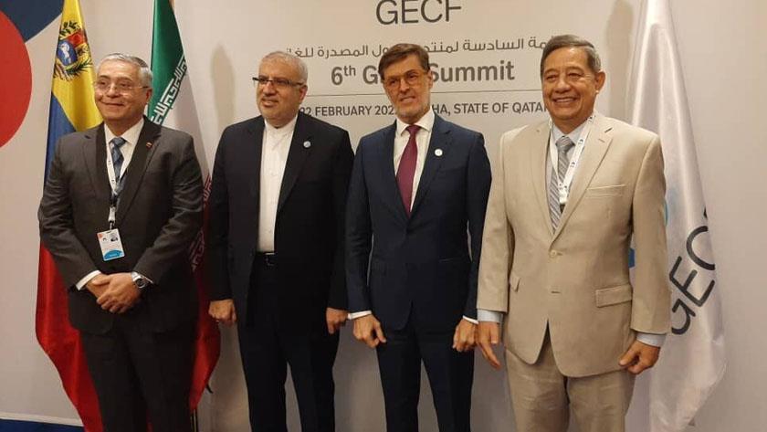 Iranpress: Iran-Venezuela stress expanding economic cooperation