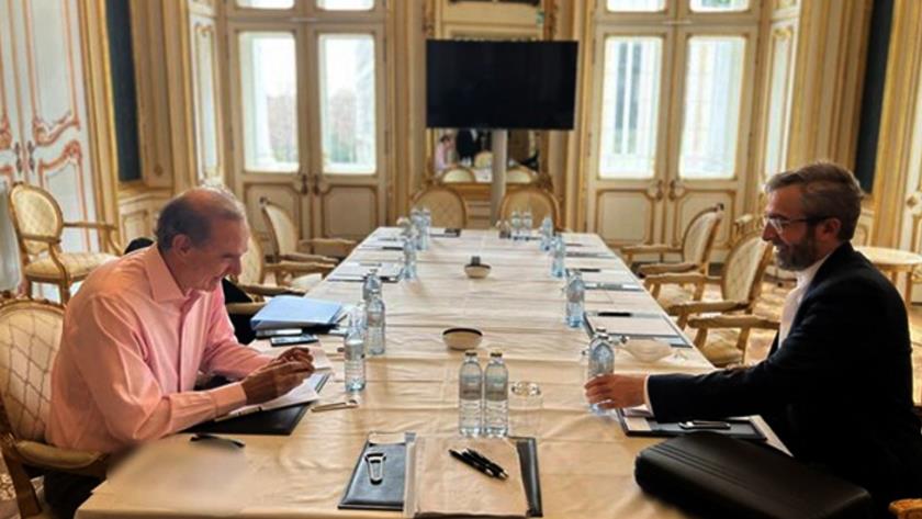 Iranpress: Iran, EU chief negotiator meet after a short break