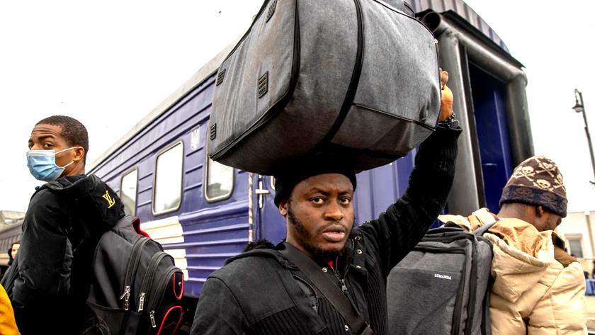 Iranpress: Racism: Africans not allowed to cross Ukraine border