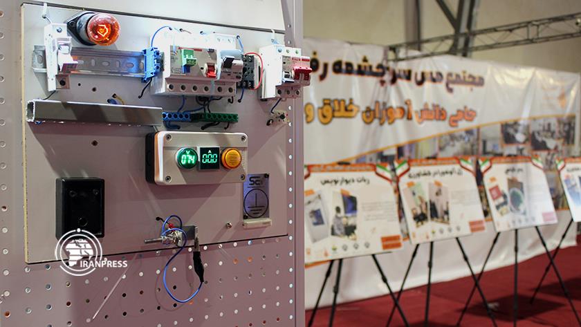 Iranpress: Localized Iranian industries put on display in Kerman 
