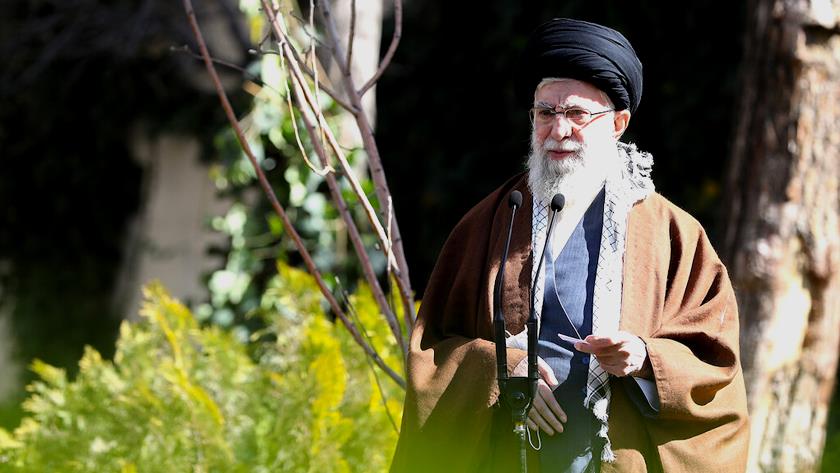 Iranpress: Leader: Development of renewable energy must be taken seriously