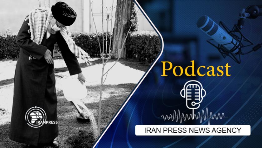 Iranpress: Leader calls for development of renewable energy