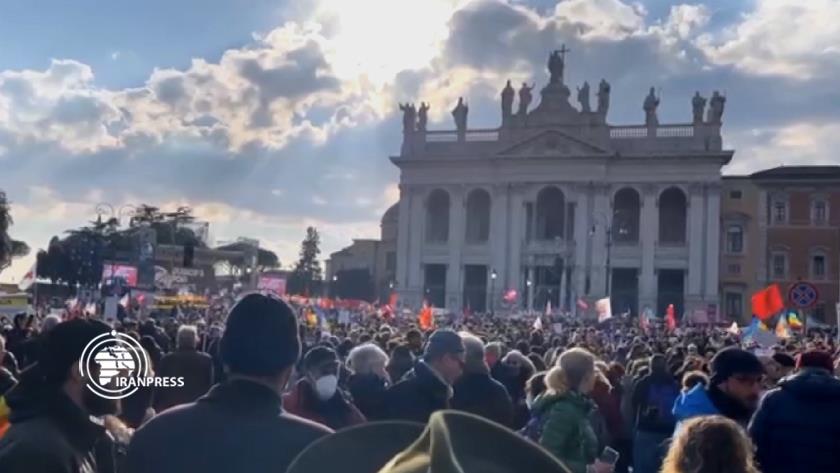 Iranpress: Italians hold anti-NATO demonstrations