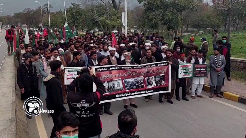 Iranpress: Pakistanis hold rally lambasting terrorist attack on Shia mosque