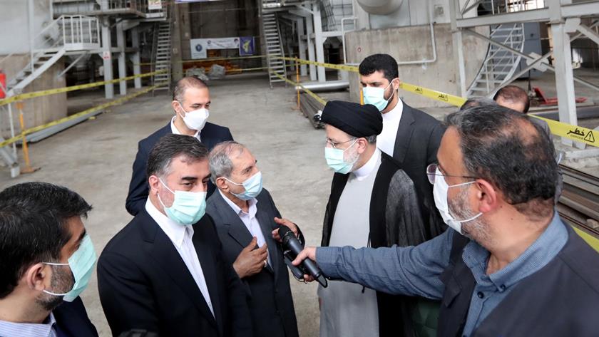 Iranpress: Raisi urges developing foreign trade infrastructure with neighbors