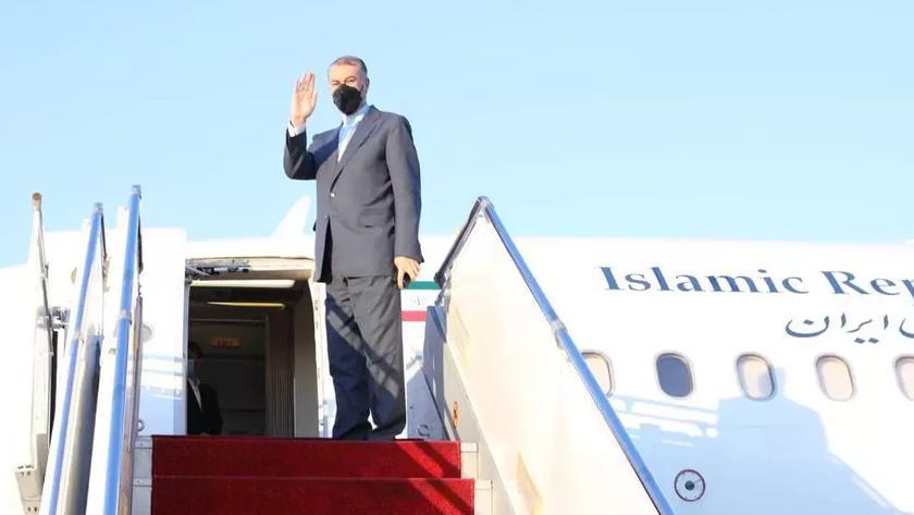 Iranpress: Iran FM leaves Tehran for Moscow