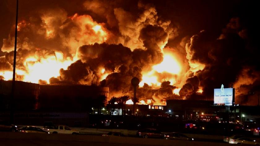 Iranpress: Smoke billows from fire at Saudi Aramco
