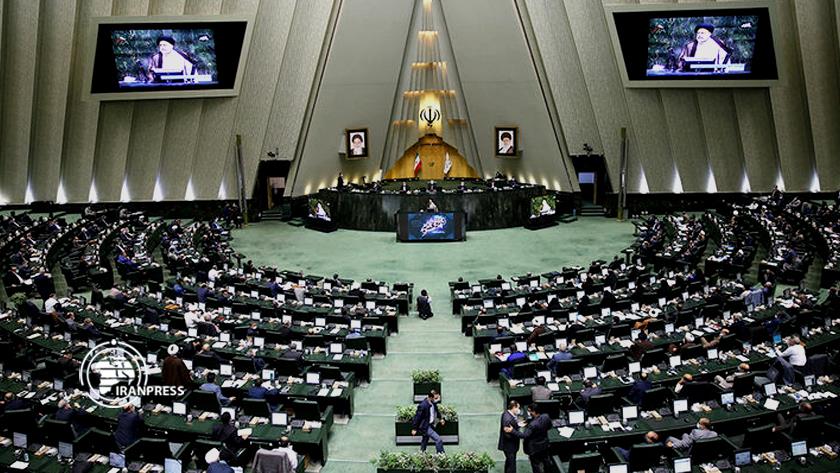 Iranpress: Parliament ratifies general points of Integration Management of National Data