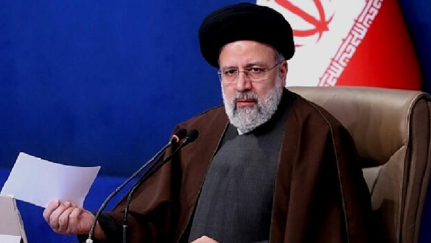 Iranpress: Assailant behind crime committed in Razavi shrine in Mashhad arrested: Pres. Raisi