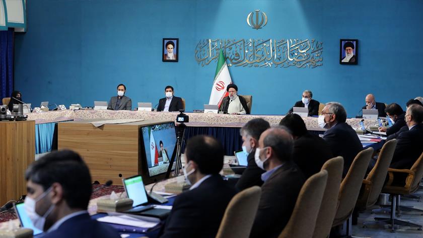 Iranpress: Import of non-essential goods strictly prohibited: Pres. Raisi