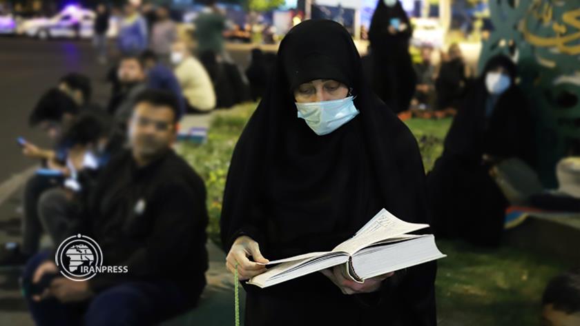 Iranpress: Iranians observe first holy night of Qadr