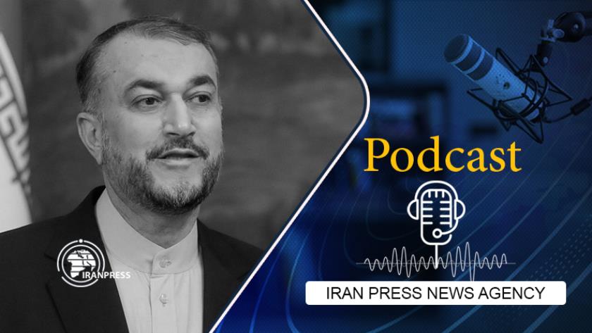 Iranpress: Iran, EU officials mull over lifting sanctions 