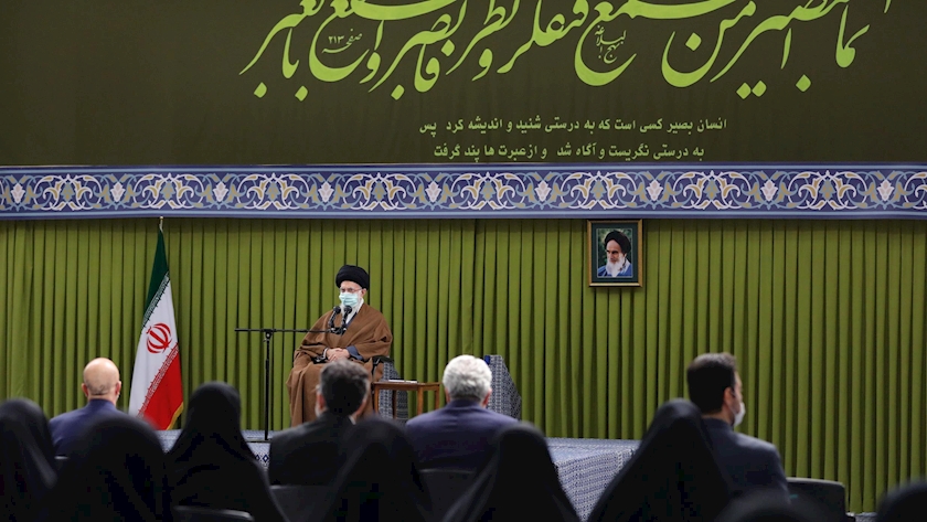 Iranpress: Leader: World on the brink of a new order 