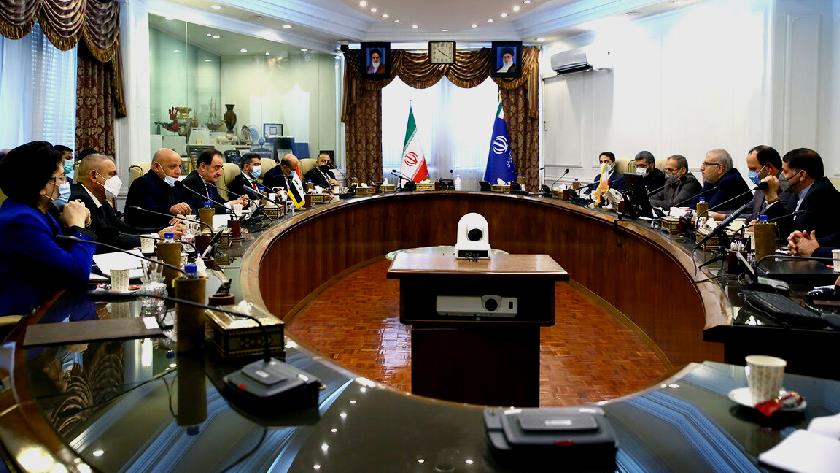 Iranpress: Iranian, Iraqi officials mull over bilateral cooperation in energy industry