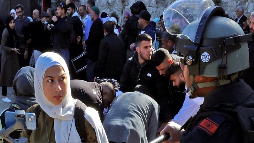 Iranpress: 3 Palestinian worshippers wounded in Israelis