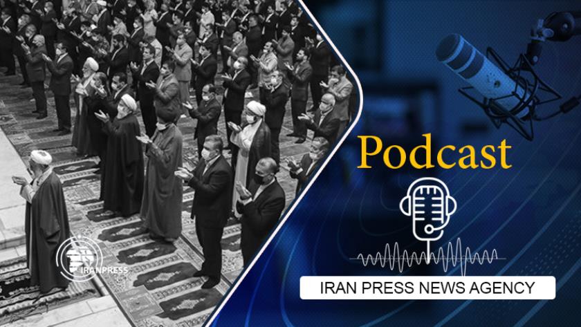 Iranpress: Iranians offer Eid al-Fitr prayers all across country 