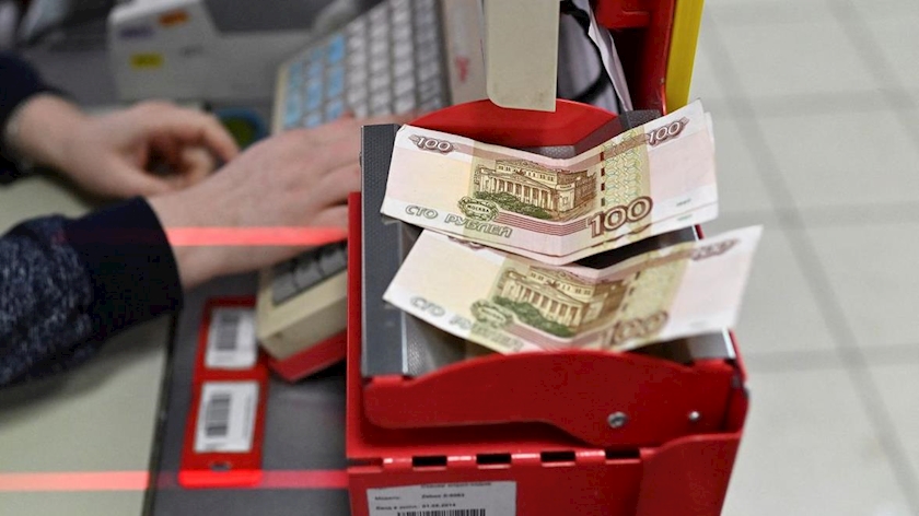 Iranpress: Russian rouble hits 2-year high vs dollar, euro as EU proposes sanctions