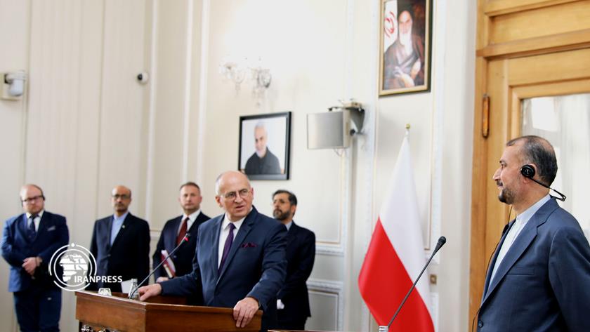 Iranpress: Iran ready to send a 25-member medical team to Ukrainian-Polish border, FM says