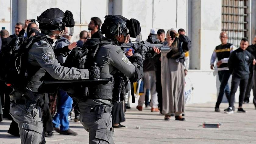 Iranpress: Israeli troops launch brutal attack on Palestinians in West Bank
