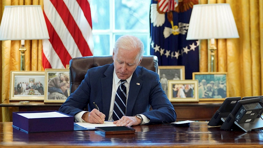 Iranpress: US president authorizes rapid delivery of weapons to Ukraine