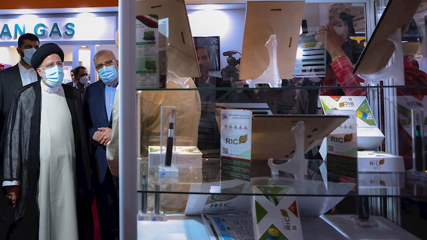 Iranpress: President visits 26th Iran Oil Show