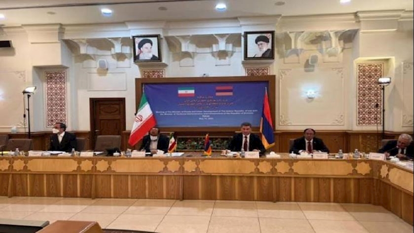 Iranpress: Iran, Armenia plan to expand regional transit 