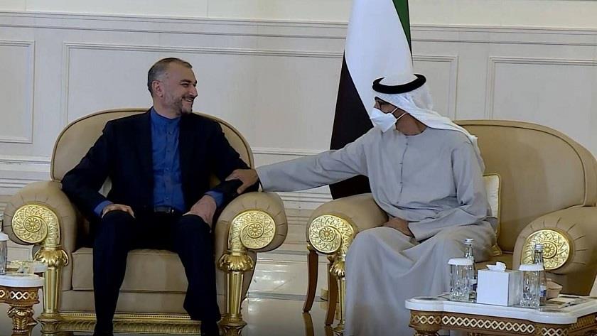 Iranpress: Iranian Foreign Minister confers with UAE