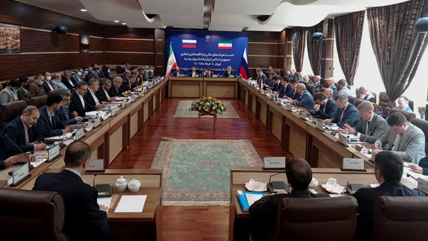 Iranpress: Iran, Russia agree to boost ties in energy sector