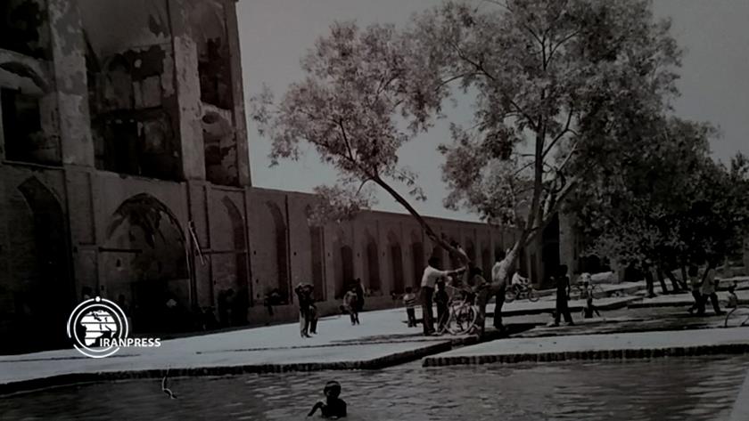 Iranpress: Iran Dowlatabad Garden Photo Exhibition, preserves historical monument
