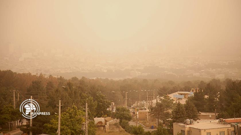 Iranpress: Iran to sit for consultation on dust control with 15 neighbouring countries