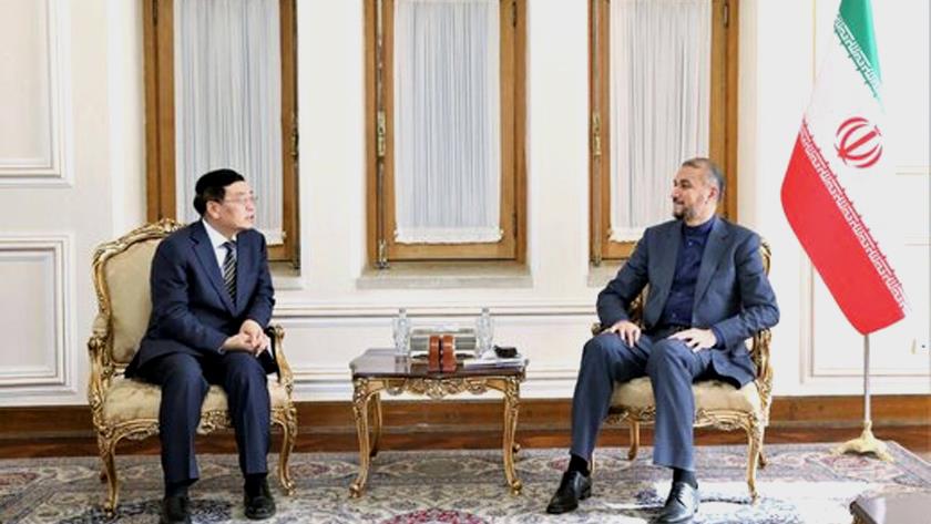 Iranpress: Iran, China stress implementation of cooperation plan