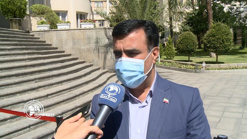 Iranpress: Iraq, Syria, Iran united to contain dust storm in region