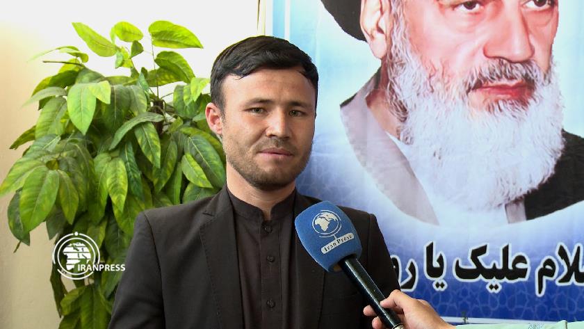 Iranpress: Afghans pay tribute to Imam Khomeini in 