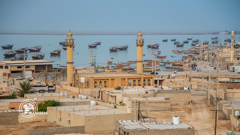 Iranpress: Sandy Shif Island; tourist destination in southern Iran