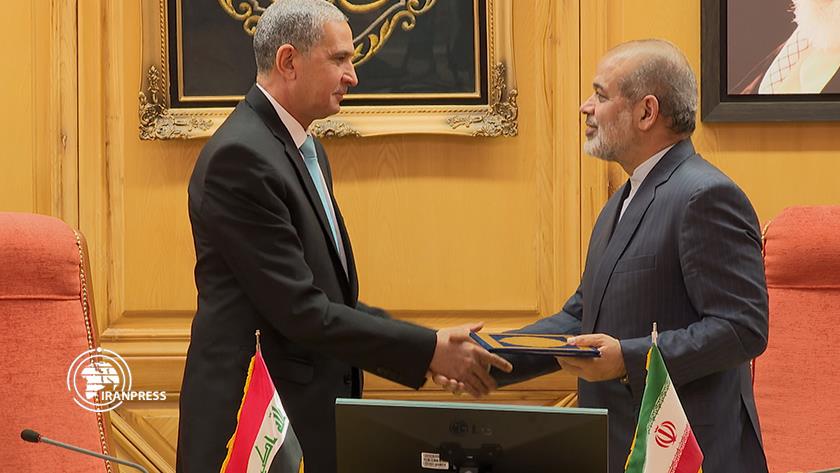 Iranpress: Iran, Iraq ink MoC on observing Arbaeen rituals