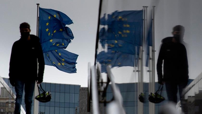 Iranpress: EU sees risk of Covid-19 deaths rising as Omicron subvariants spread