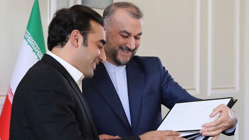Iranpress: Iran-Pakistan ties, hope-inspiring: FM