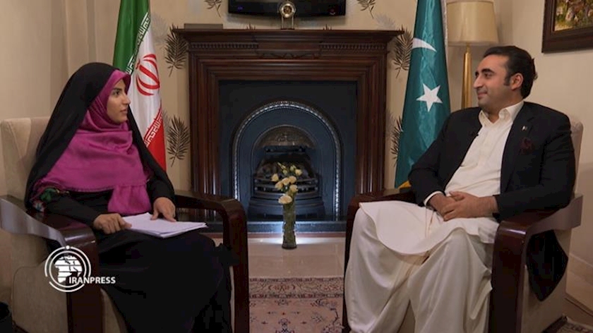 Iranpress: Pakistan FM: Unilateral sanctions, counterproductive
