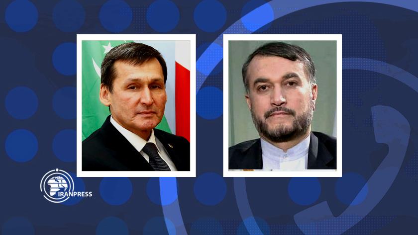 Iranpress: Iran, Turkmen FMs hold phone conversation