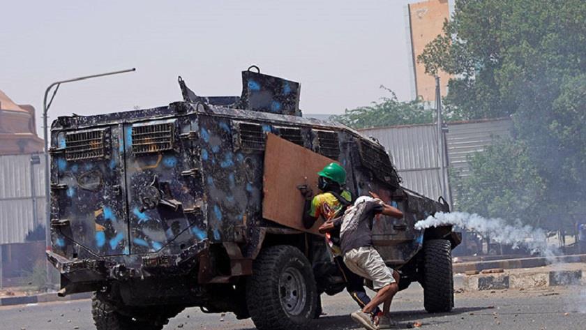 Iranpress: Sudan: At least 7 dead in mass protests against army rule