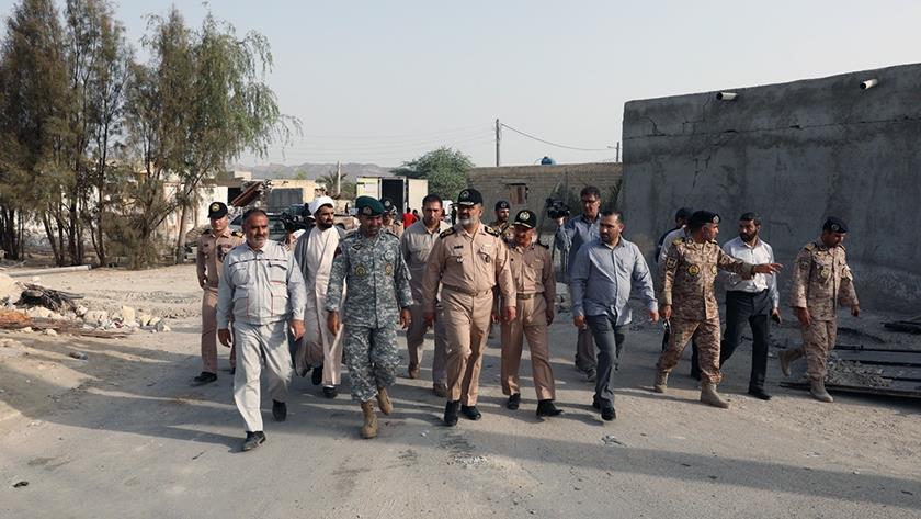Iranpress: Navy steps up to aid quake-hit people of Hormozgan