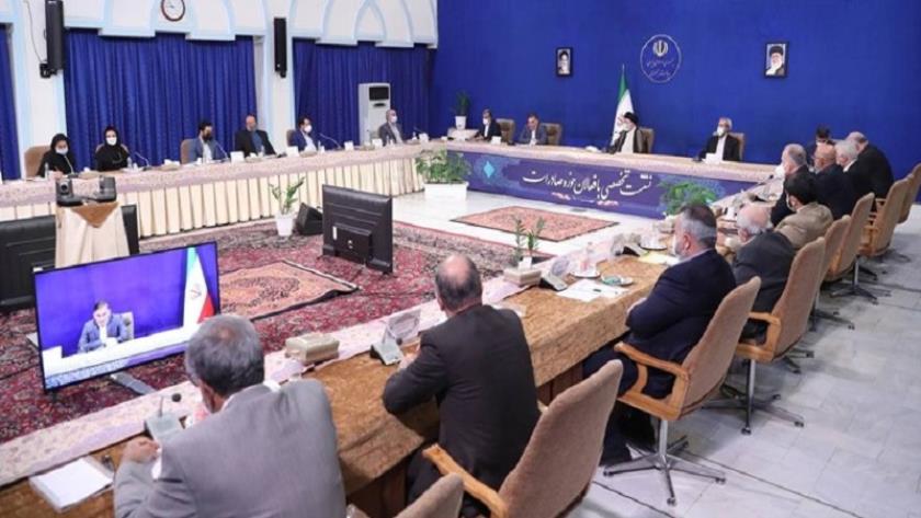 Iranpress: Raisi stresses on strengthening trade exchanges with regional countries