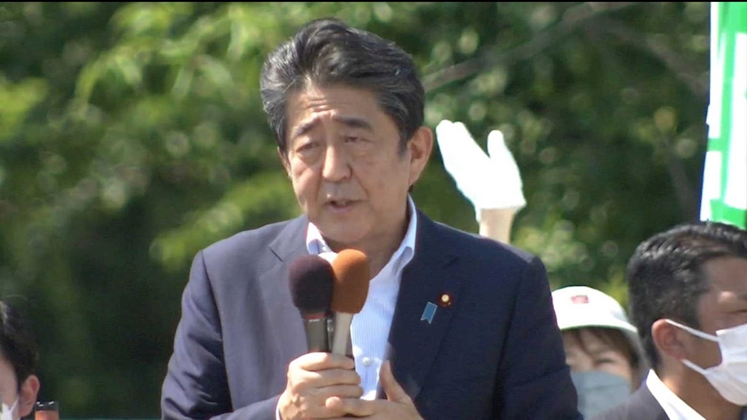 Iranpress: Former Japanese PM dies after shooting incident